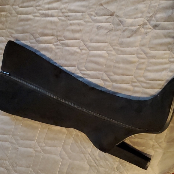 NWOB Black suede heeled boot with ruffle - Picture 3 of 7